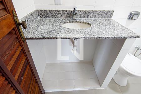 Casa à venda com 300m², 3 quartos e 4 vagasBanheiro da Suíte 2