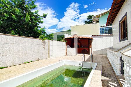 Casa à venda com 300m², 3 quartos e 4 vagaspiscina