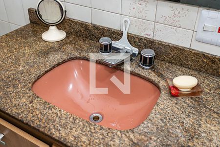 Casa à venda com 100m², 3 quartos e 2 vagasBanheiro