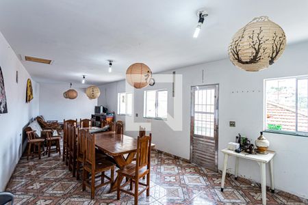 Casa à venda com 100m², 3 quartos e 2 vagasSalão multiuso