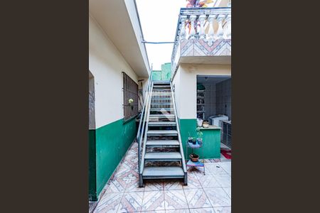 Casa à venda com 100m², 3 quartos e 2 vagasEscada