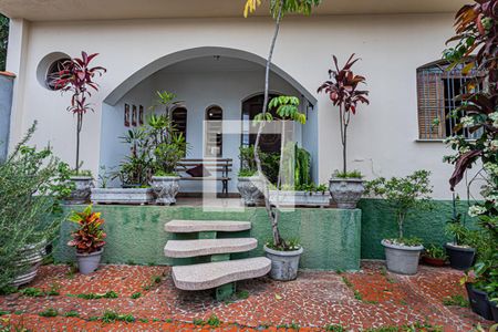 Casa à venda com 100m², 3 quartos e 2 vagasEntrada