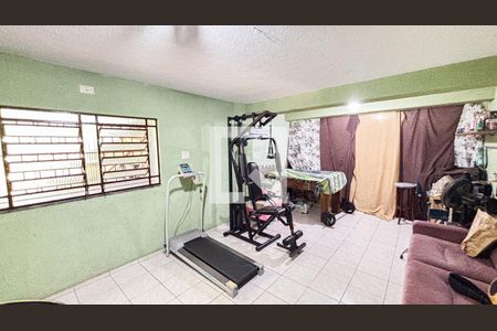 Casa à venda com 250m², 3 quartos e 2 vagas Casa à venda com 250m², 3 quartos e 2 vagasPorão
