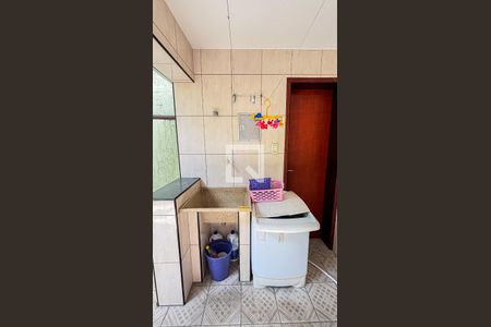Casa à venda com 250m², 3 quartos e 2 vagas Casa à venda com 250m², 3 quartos e 2 vagasÁrea de Serviço - Quintal
