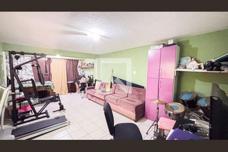 Casa à venda com 250m², 3 quartos e 2 vagas Casa à venda com 250m², 3 quartos e 2 vagasPorão