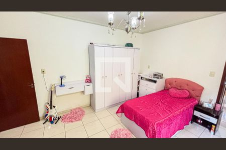 Casa à venda com 250m², 3 quartos e 2 vagas Casa à venda com 250m², 3 quartos e 2 vagasSala de Jantar
