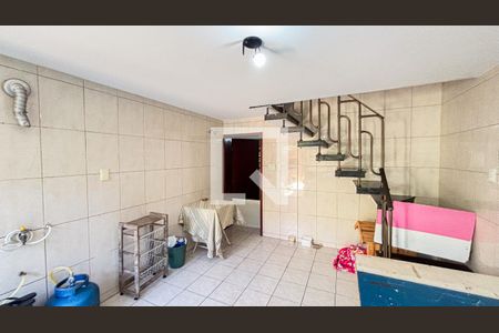 Casa à venda com 250m², 3 quartos e 2 vagas Casa à venda com 250m², 3 quartos e 2 vagasPorão - Area de Serviço