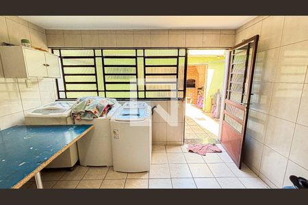 Casa à venda com 250m², 3 quartos e 2 vagas Casa à venda com 250m², 3 quartos e 2 vagasPorão - Area de Serviço
