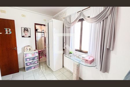 Casa à venda com 250m², 3 quartos e 2 vagas Casa à venda com 250m², 3 quartos e 2 vagasSuite 3