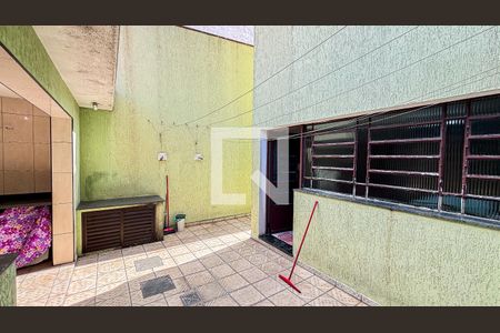 Casa à venda com 250m², 3 quartos e 2 vagas Casa à venda com 250m², 3 quartos e 2 vagasÁrea de Serviço - Quintal