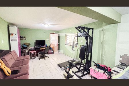 Casa à venda com 250m², 3 quartos e 2 vagas Casa à venda com 250m², 3 quartos e 2 vagasPorão