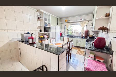 Casa à venda com 250m², 3 quartos e 2 vagas Casa à venda com 250m², 3 quartos e 2 vagasCozinha