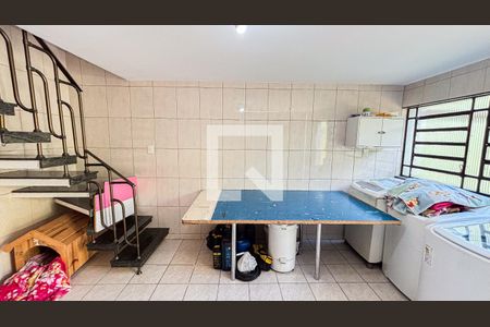 Casa à venda com 250m², 3 quartos e 2 vagas Casa à venda com 250m², 3 quartos e 2 vagasPorão - Area de Serviço