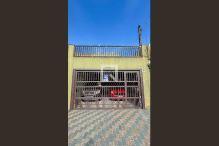 Casa à venda com 250m², 3 quartos e 2 vagas Casa à venda com 250m², 3 quartos e 2 vagasFachada