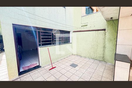 Casa à venda com 250m², 3 quartos e 2 vagas Casa à venda com 250m², 3 quartos e 2 vagasÁrea de Serviço - Quintal