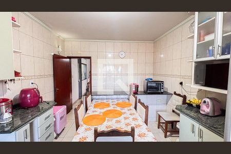 Casa à venda com 250m², 3 quartos e 2 vagas Casa à venda com 250m², 3 quartos e 2 vagasCozinha