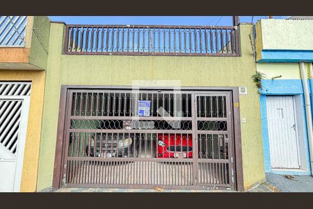 Casa à venda com 250m², 3 quartos e 2 vagas Casa à venda com 250m², 3 quartos e 2 vagasFachada