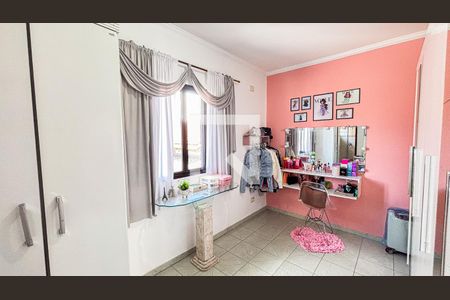 Casa à venda com 250m², 3 quartos e 2 vagas Casa à venda com 250m², 3 quartos e 2 vagasSuite 3