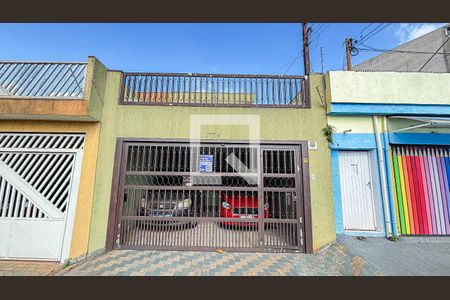 Casa à venda com 250m², 3 quartos e 2 vagas Casa à venda com 250m², 3 quartos e 2 vagasFachada