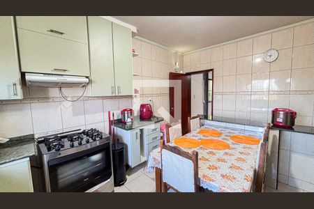 Casa à venda com 250m², 3 quartos e 2 vagas Casa à venda com 250m², 3 quartos e 2 vagasCozinha
