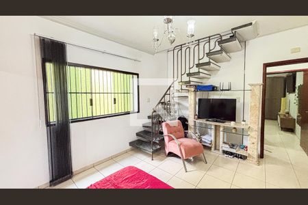 Casa à venda com 250m², 3 quartos e 2 vagas Casa à venda com 250m², 3 quartos e 2 vagasSala de Jantar