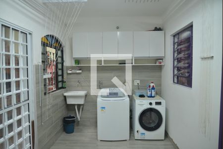 Casa à venda com 215m², 4 quartos e 2 vagasÁrea de Serviço