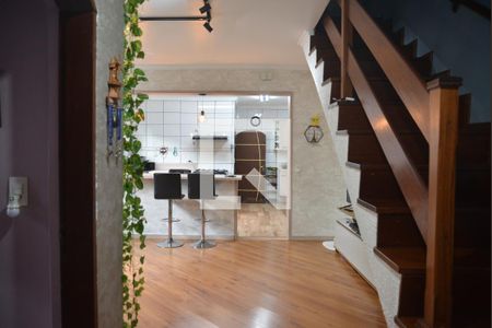 Casa à venda com 215m², 4 quartos e 2 vagasSala