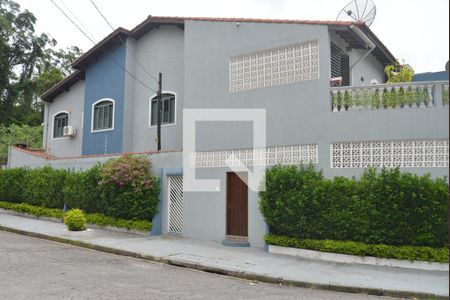 Casa à venda com 215m², 4 quartos e 2 vagasFachada