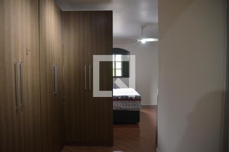 Casa à venda com 215m², 4 quartos e 2 vagasQuarto Suíte