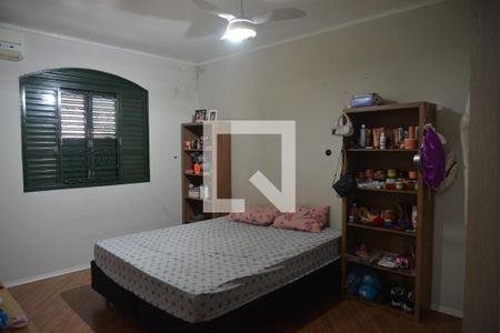 Casa à venda com 215m², 4 quartos e 2 vagasQuarto 1