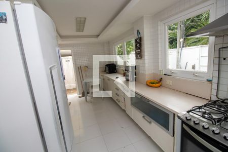 Casa de condomínio à venda com 500m², 4 quartos e 3 vagas Casa de condomínio à venda com 500m², 4 quartos e 3 vagasCozinha