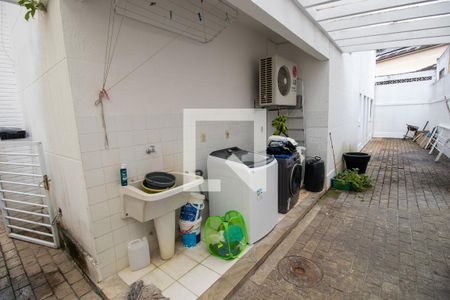 Casa de condomínio à venda com 500m², 4 quartos e 3 vagas Casa de condomínio à venda com 500m², 4 quartos e 3 vagasÁrea de Serviço