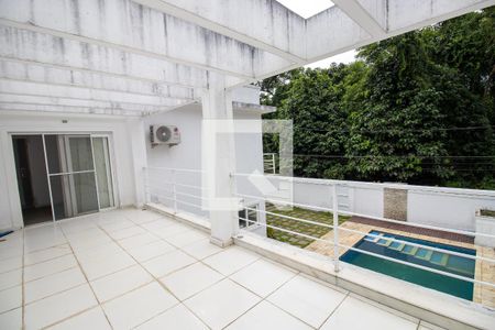 Casa de condomínio à venda com 500m², 4 quartos e 3 vagas Casa de condomínio à venda com 500m², 4 quartos e 3 vagasVaranda