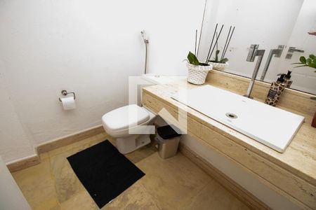 Casa de condomínio à venda com 500m², 4 quartos e 3 vagas Casa de condomínio à venda com 500m², 4 quartos e 3 vagasLavabo