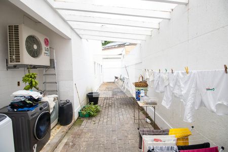 Casa de condomínio à venda com 500m², 4 quartos e 3 vagas Casa de condomínio à venda com 500m², 4 quartos e 3 vagasÁrea de Serviço