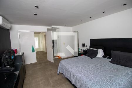 Casa de condomínio à venda com 500m², 4 quartos e 3 vagas Casa de condomínio à venda com 500m², 4 quartos e 3 vagasQuarto 2