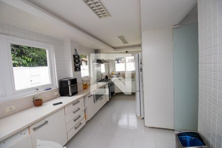 Casa de condomínio à venda com 500m², 4 quartos e 3 vagas Casa de condomínio à venda com 500m², 4 quartos e 3 vagasCozinha