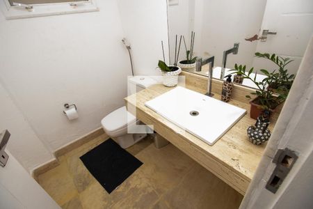 Casa de condomínio à venda com 500m², 4 quartos e 3 vagas Casa de condomínio à venda com 500m², 4 quartos e 3 vagasLavabo