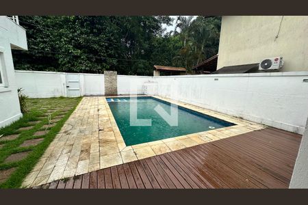 Casa de condomínio à venda com 500m², 4 quartos e 3 vagas Casa de condomínio à venda com 500m², 4 quartos e 3 vagasÁrea comum - Piscina