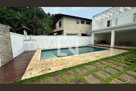 Casa de condomínio à venda com 500m², 4 quartos e 3 vagas Casa de condomínio à venda com 500m², 4 quartos e 3 vagasÁrea comum - Piscina