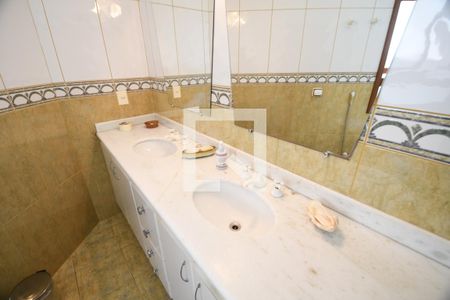 Casa de condomínio à venda com 500m², 3 quartos e 4 vagasBanheiro 1