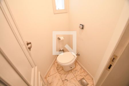 Casa de condomínio à venda com 500m², 3 quartos e 4 vagasLavabo