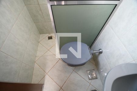 Casa de condomínio à venda com 500m², 3 quartos e 4 vagasBanheiro de serviçoBanheiro de serviço