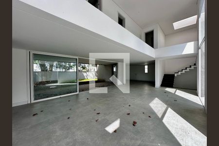 Sala de casa de condomínio à venda com 4 quartos, 812m² em Jardim Cordeiro, São Paulo