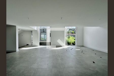 Sala de casa de condomínio à venda com 4 quartos, 812m² em Jardim Cordeiro, São Paulo