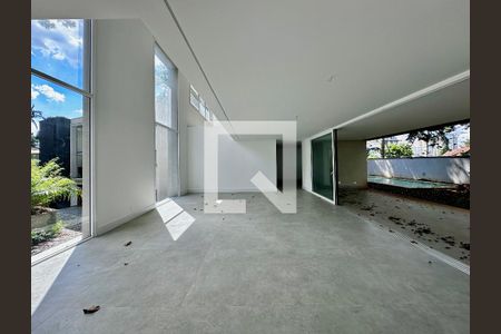 Sala de casa de condomínio à venda com 4 quartos, 812m² em Jardim Cordeiro, São Paulo