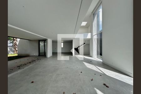 Sala de casa de condomínio à venda com 4 quartos, 812m² em Jardim Cordeiro, São Paulo