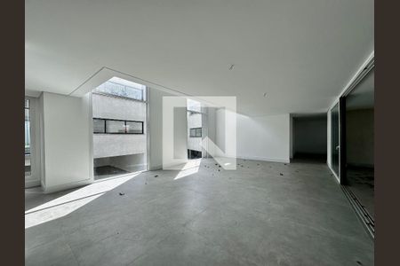 Sala de casa de condomínio à venda com 4 quartos, 812m² em Jardim Cordeiro, São Paulo