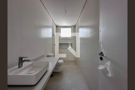 Casa à venda com 712m², 4 quartos e 4 vagas Casa à venda com 712m², 4 quartos e 4 vagasBanheiro Suíte 2