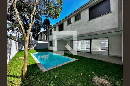 Casa à venda com 712m², 4 quartos e 4 vagas Casa à venda com 712m², 4 quartos e 4 vagasVaranda/Quintal